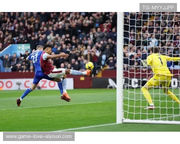 维拉沃特金斯弧顶远射建功